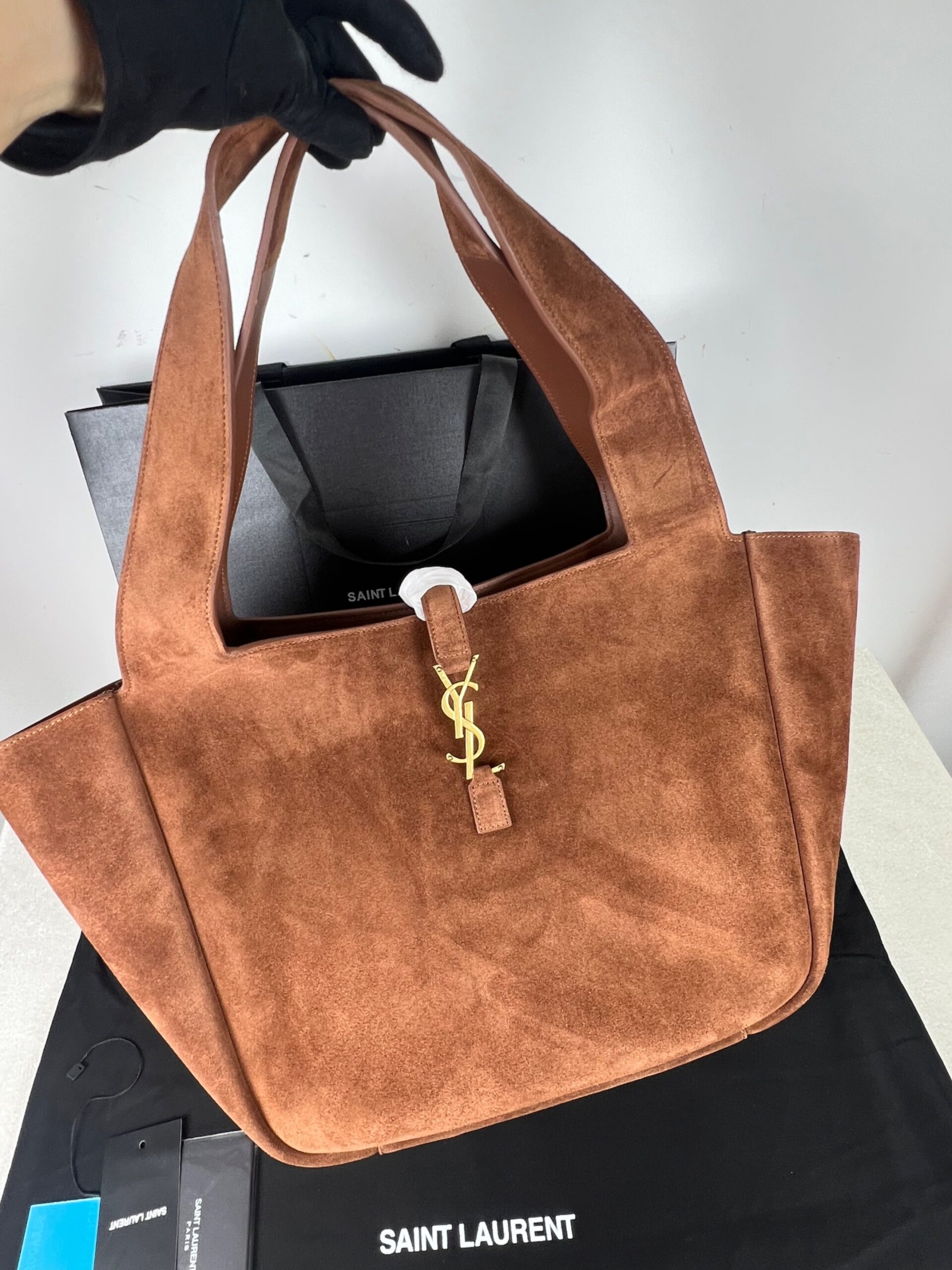 [True-to-ORIGINAL] Sa1nt Lau*nt LE 5 À 7 Bea In Suede Caramel Cognac For Women 50cm/19.7in 763435008IW2885