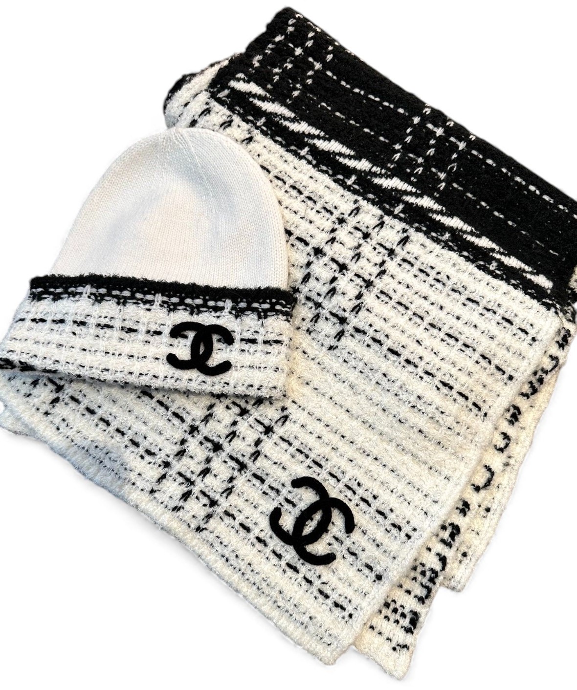 Ch**el Scarf And Beanie Set In Black/White For Women