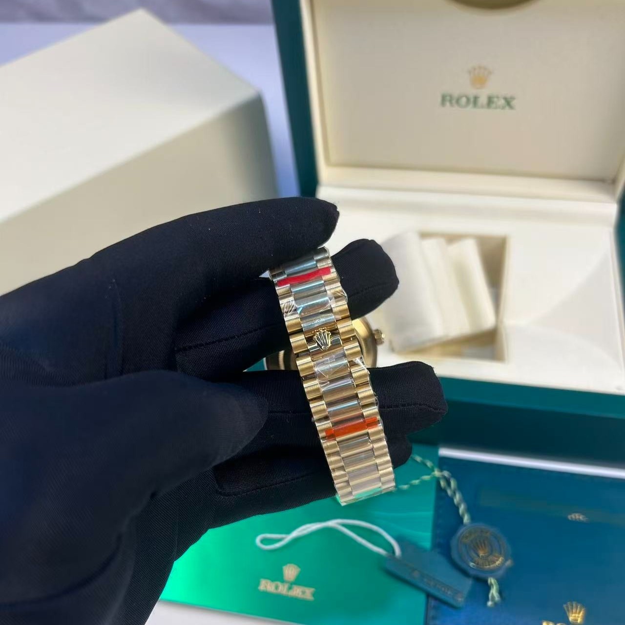 R01ex Day-Date 36 Watch Gold Toned Silver Dial 36mm For Men