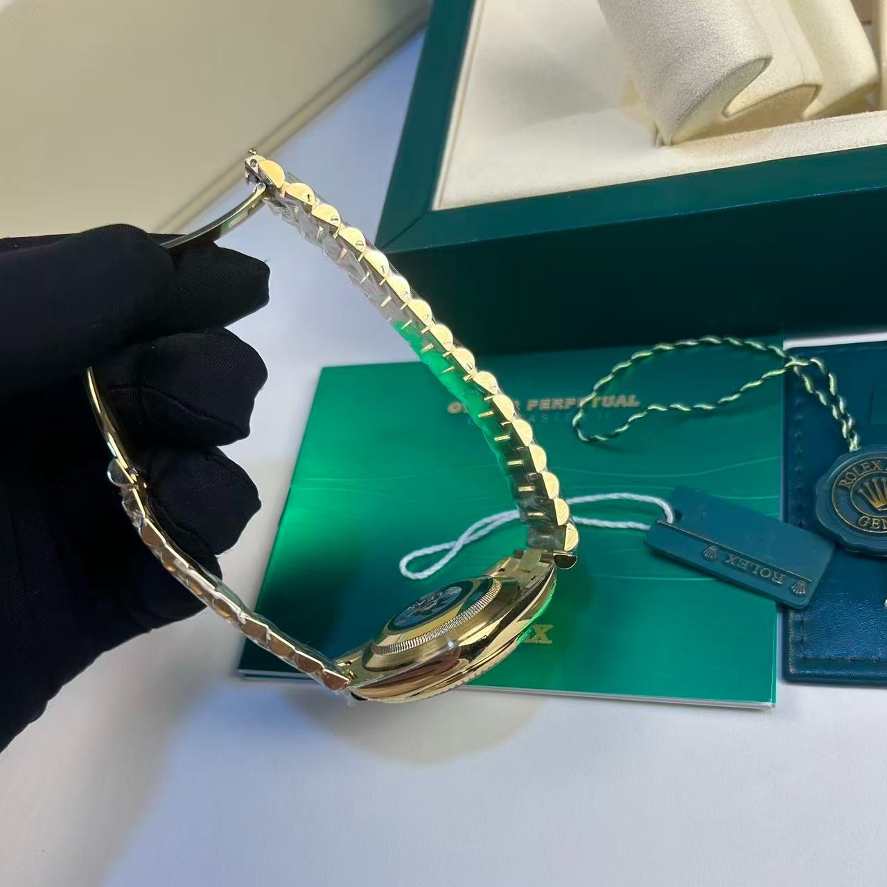 R01ex Day-Date 36 Watch Gold Toned Silver Dial 36mm For Men