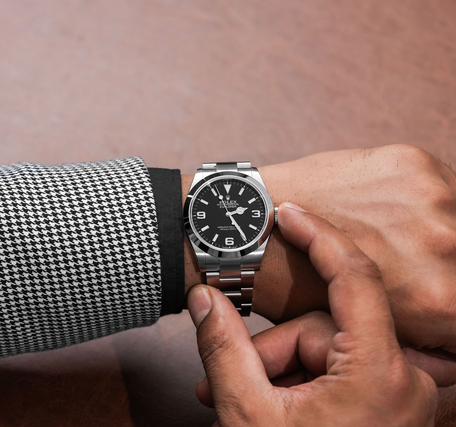 R01ex Explorer 40 Watch Silver Toned Black Dial 40mm For Men 224270-0001