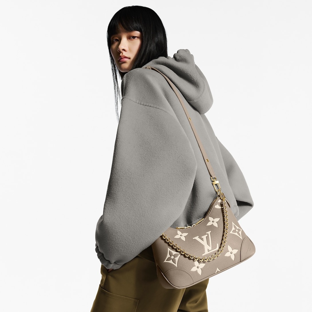 L0vis Vvtt0n Boulogne PM Crossboy Bag 10.2in/ 26cm Dove Gray/ Cream Gold Hardware For Women M13224