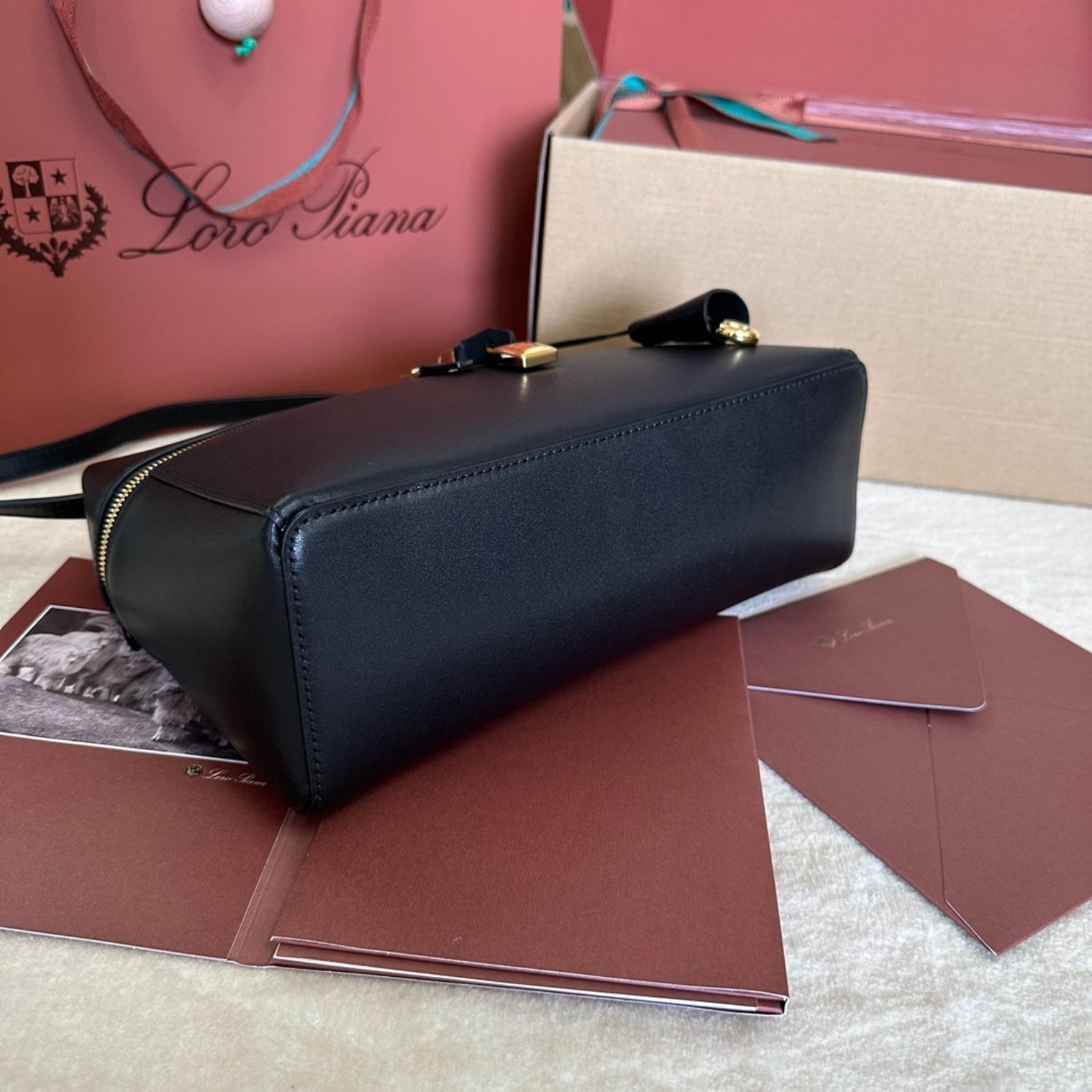 [True-to-ORIGINAL] L0r0 P1ana Extra Bag L27 Black For Women 10.6 in/ 27 cm FAN3462 8000