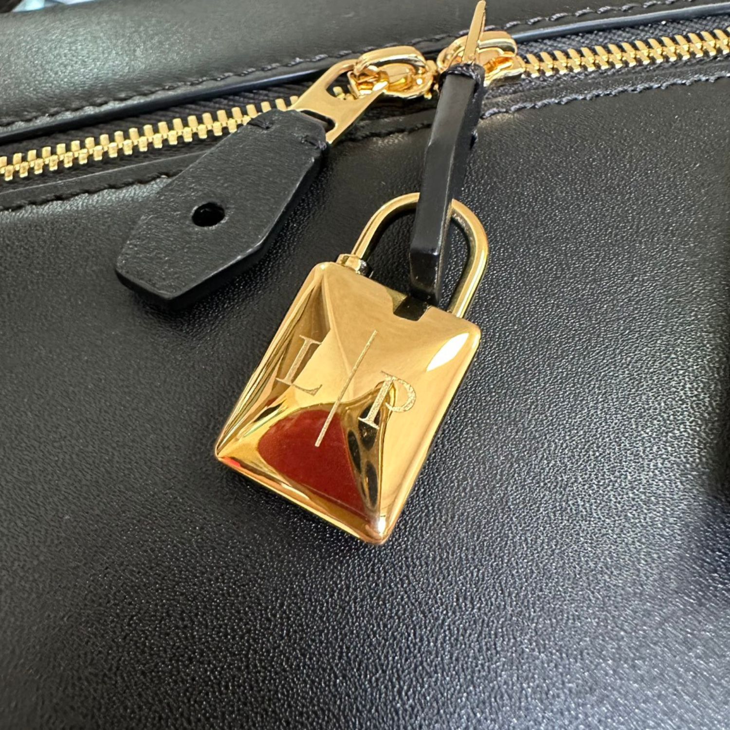 [True-to-ORIGINAL] L0r0 P1ana Extra Bag L27 Black For Women 10.6 in/ 27 cm FAN3462 8000