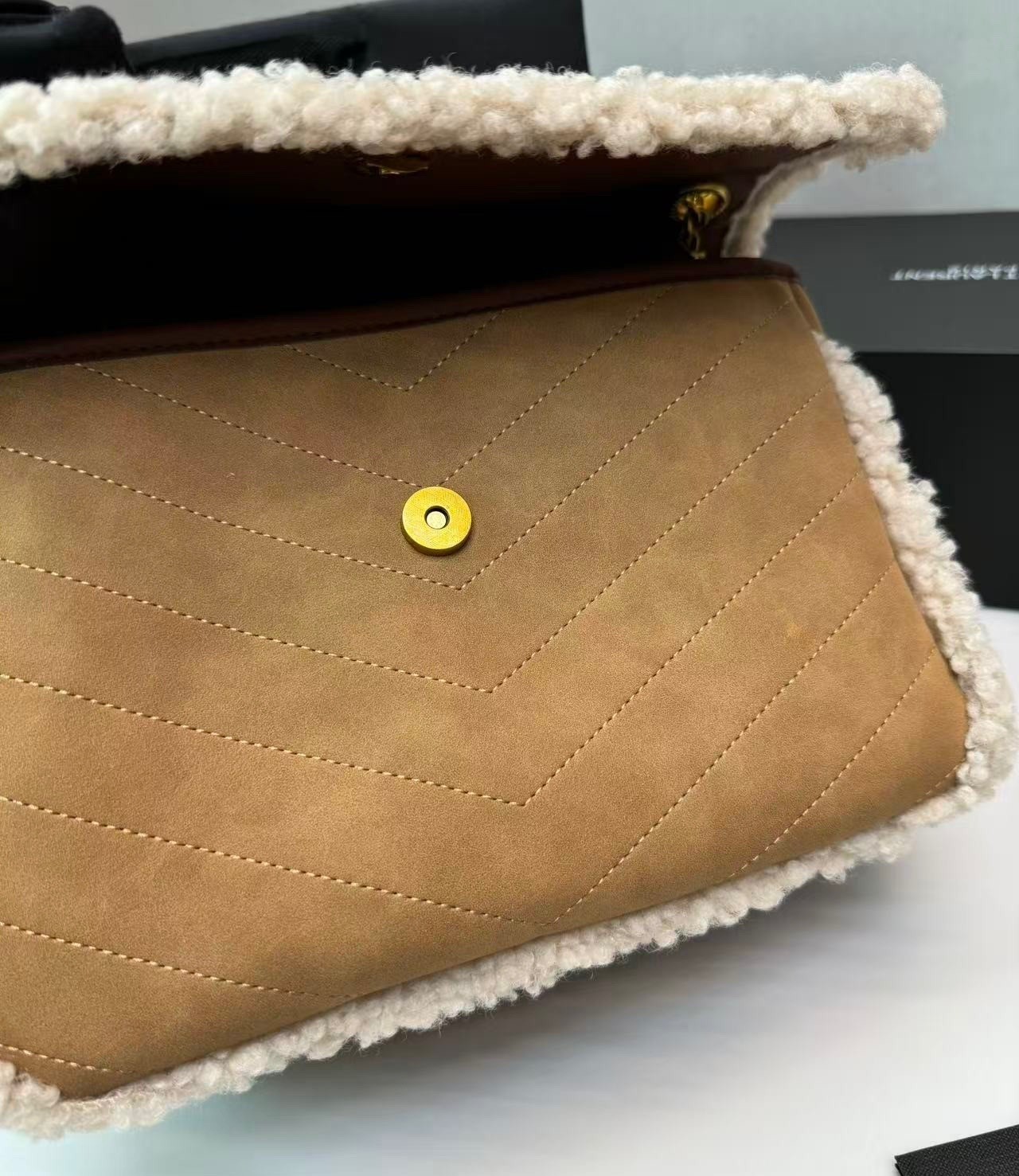 Sa1nt Lau*nt Taupe Shearling Medium Niki Bag Brown For Women, Women’s Bags 8.66in/22cm Y51‎