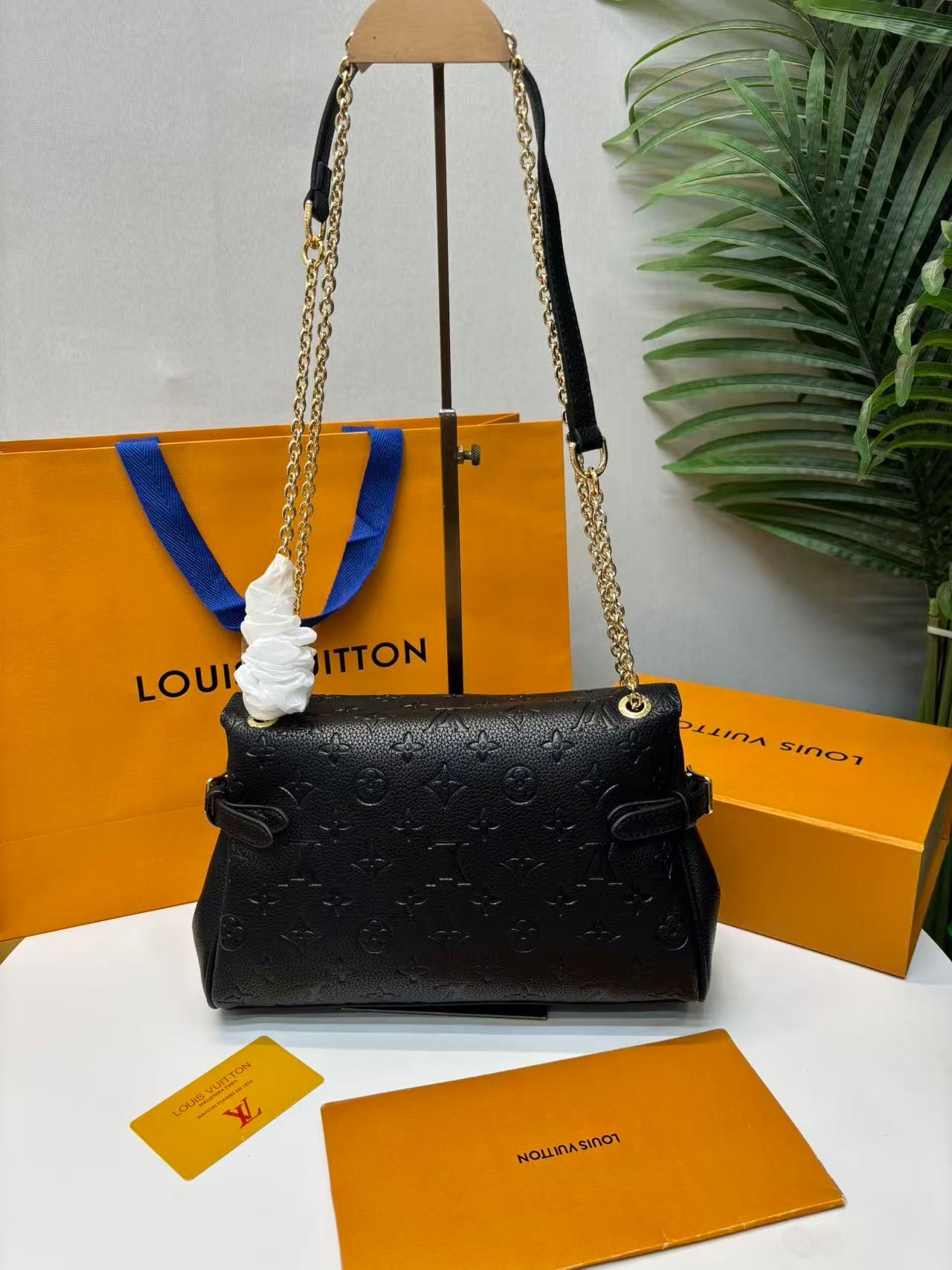 L0vis Vvtt0n Anytime Flap Bag Black For Women 11.6in/29.5cm M14604