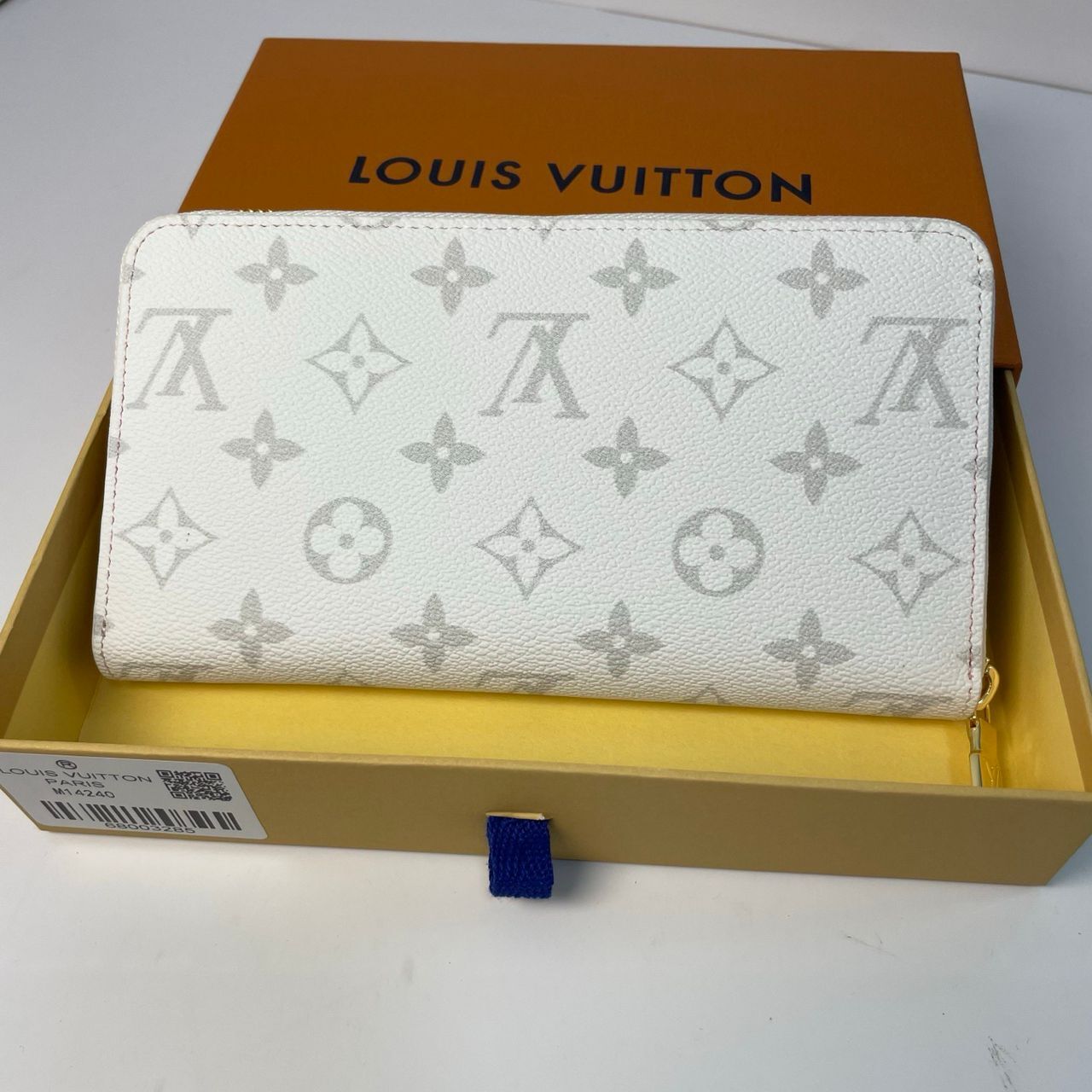 L0vis Vvtt0n LV x TM Zippy Wallet White For Women 7.7in/19.5cm M14240