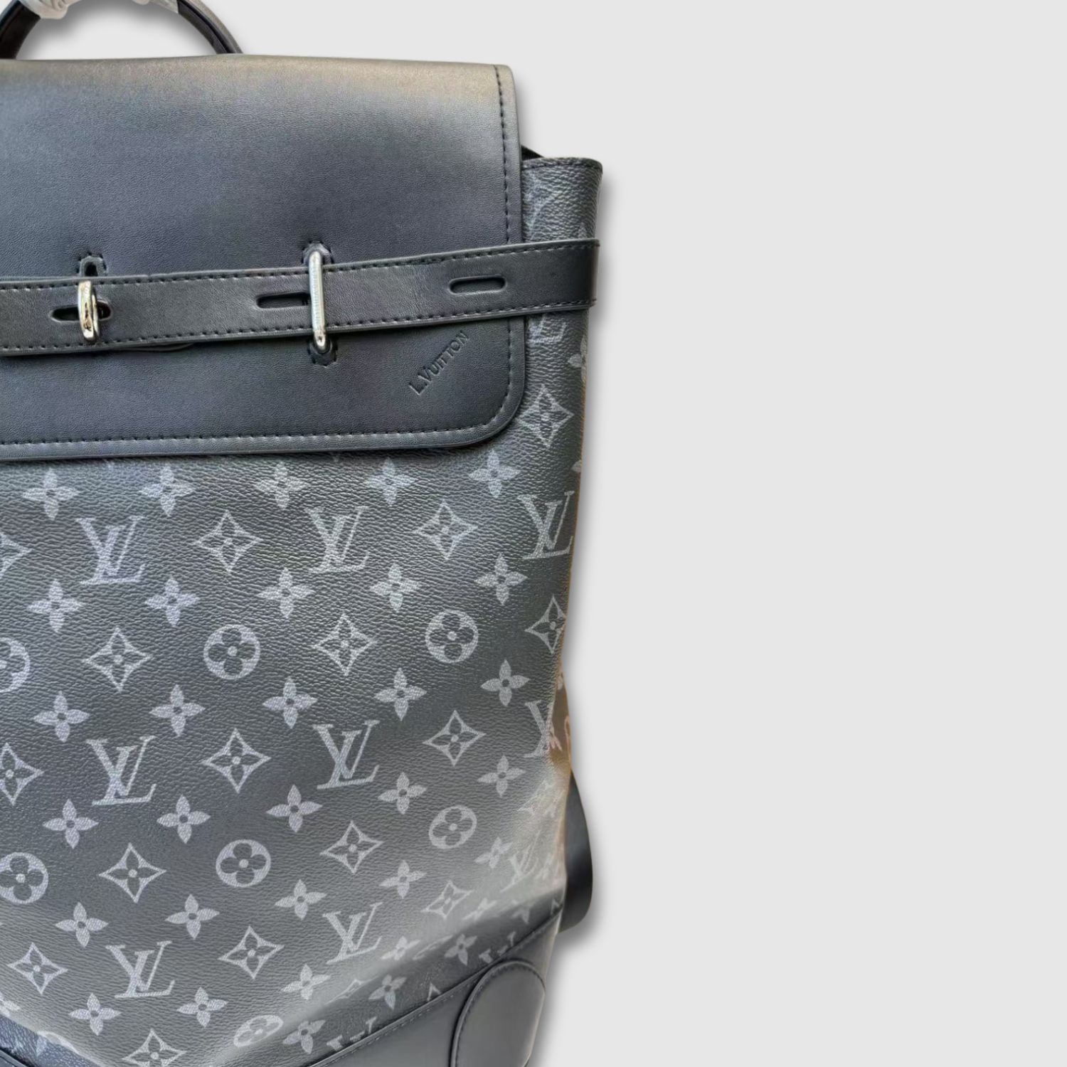 L0vis Vvtt0n Steamer Backpack Bag Black For Men 12.6in/32cm M44052