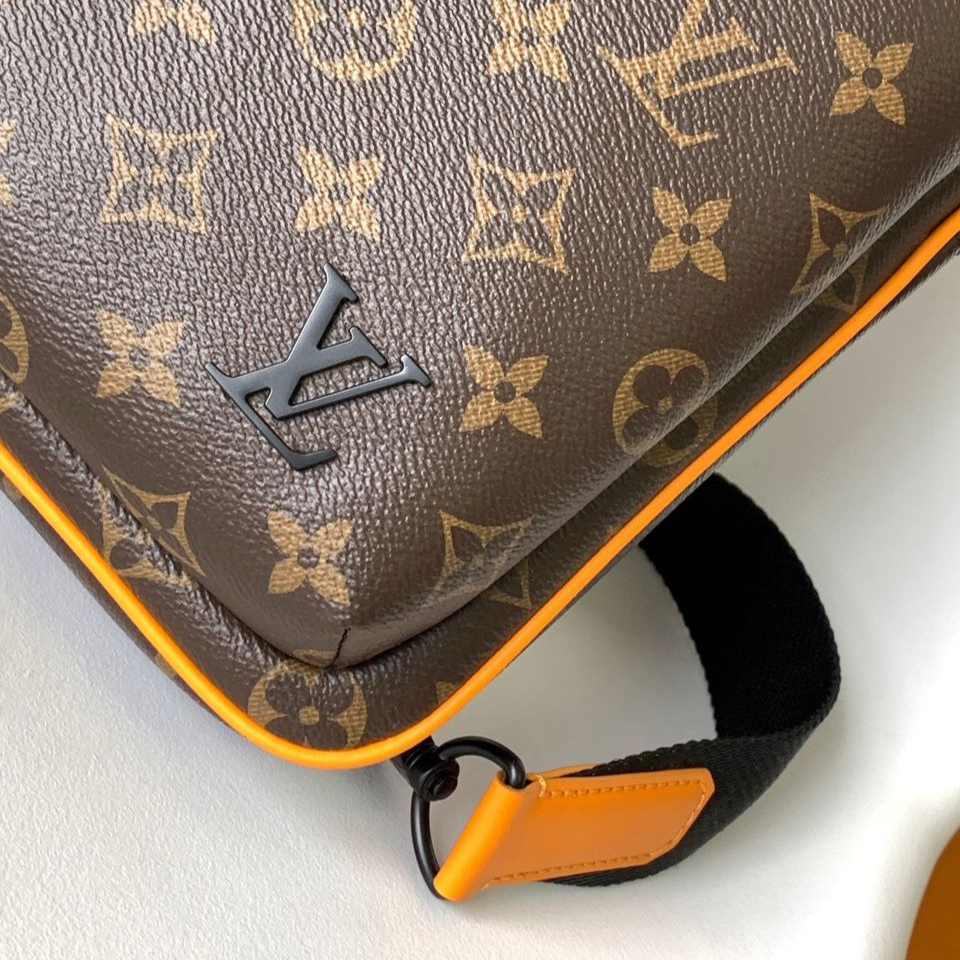 L0vis Vvtt0n Avenue NM Slingbag Brown For Men 31cm/ 12.2 in M46718