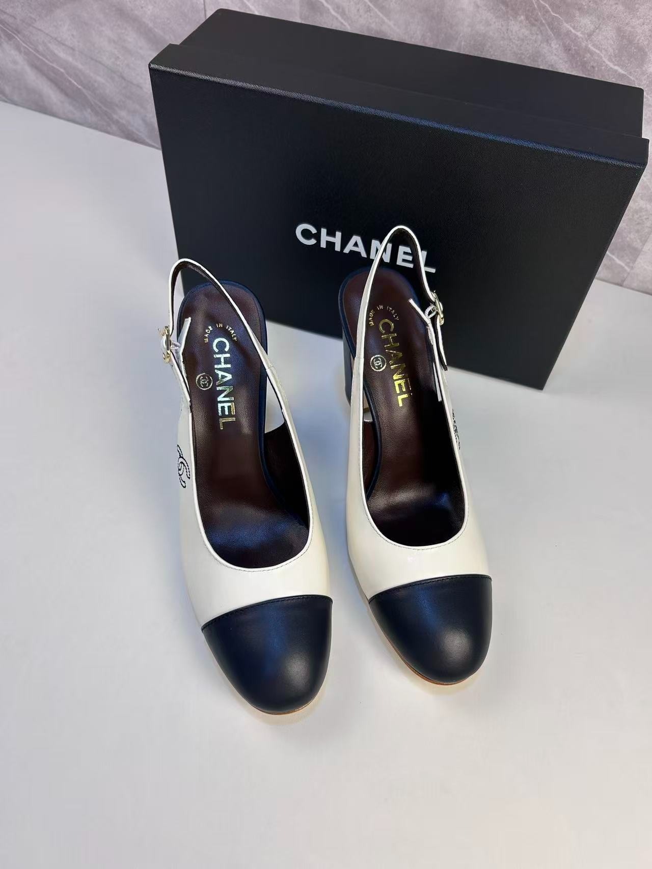 Ch**el Slingbacks White And Dark Blue For Women – G45564 B15702 NV160 – 41 EU – 10 US – 25.5 Cm – 10 In