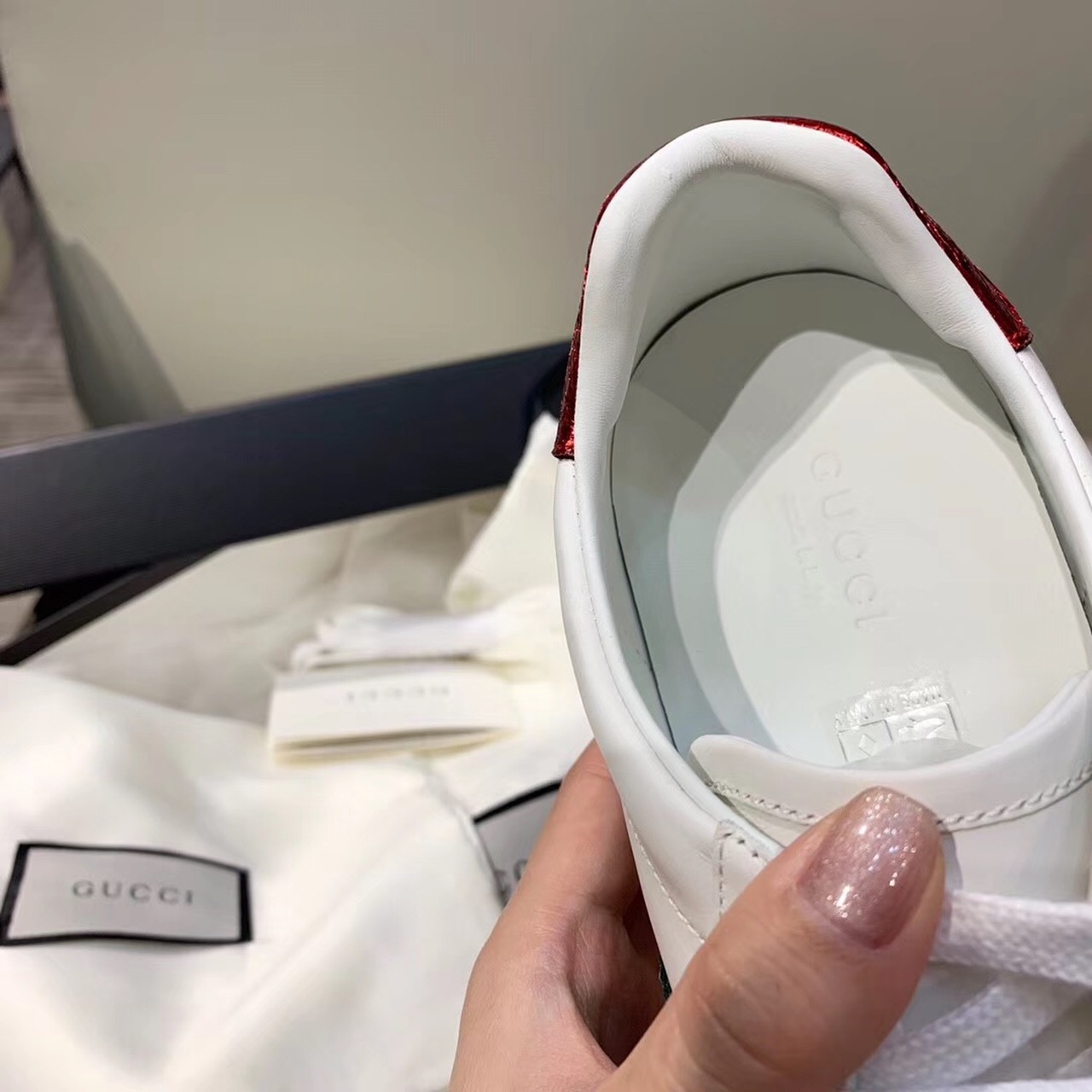 Gvc*1 Women’s Ace Sneaker With Bee White For Women GG 431942 02JP0 9064