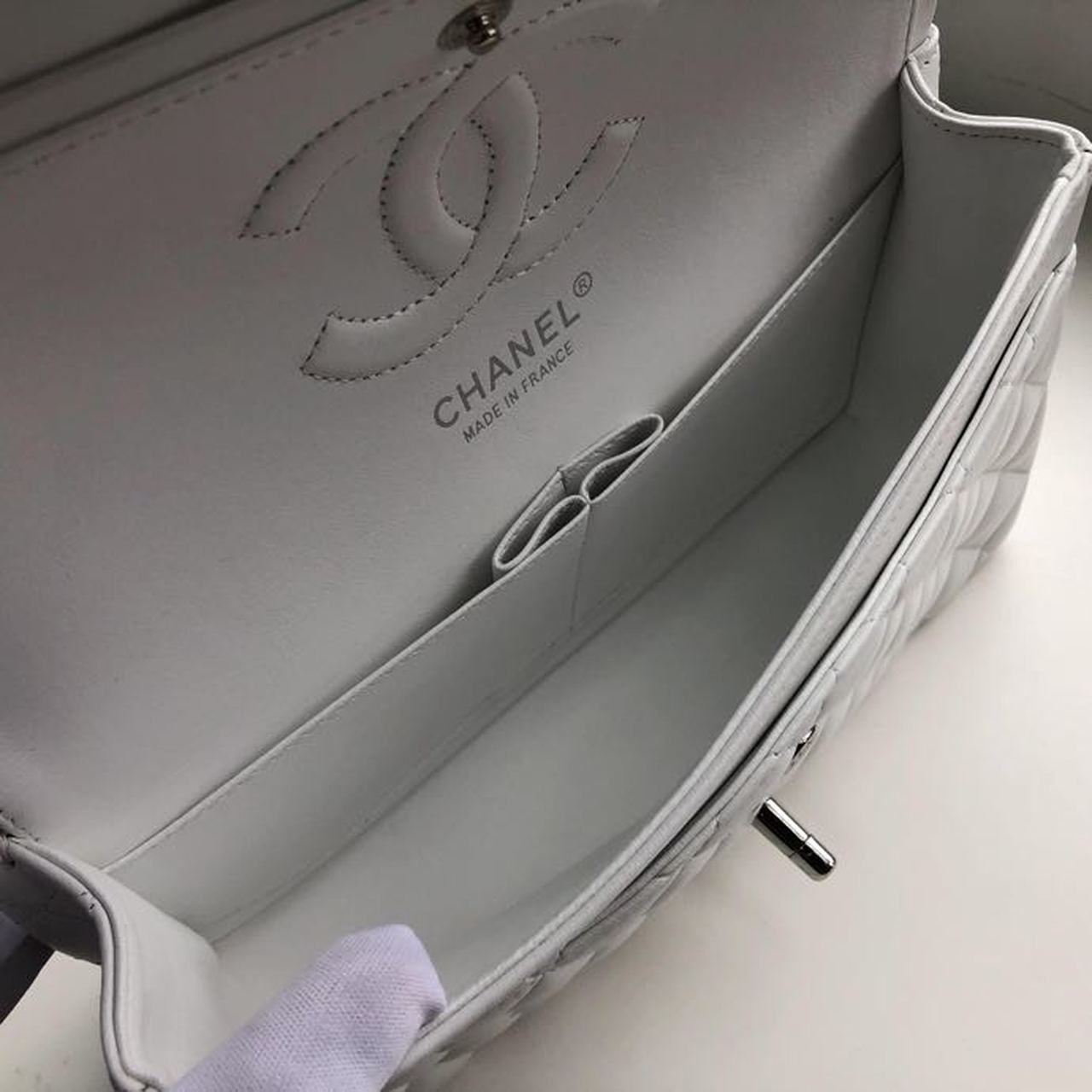 Ch**el Classic HandBag White For Women 9.9in/25.5cm A01112