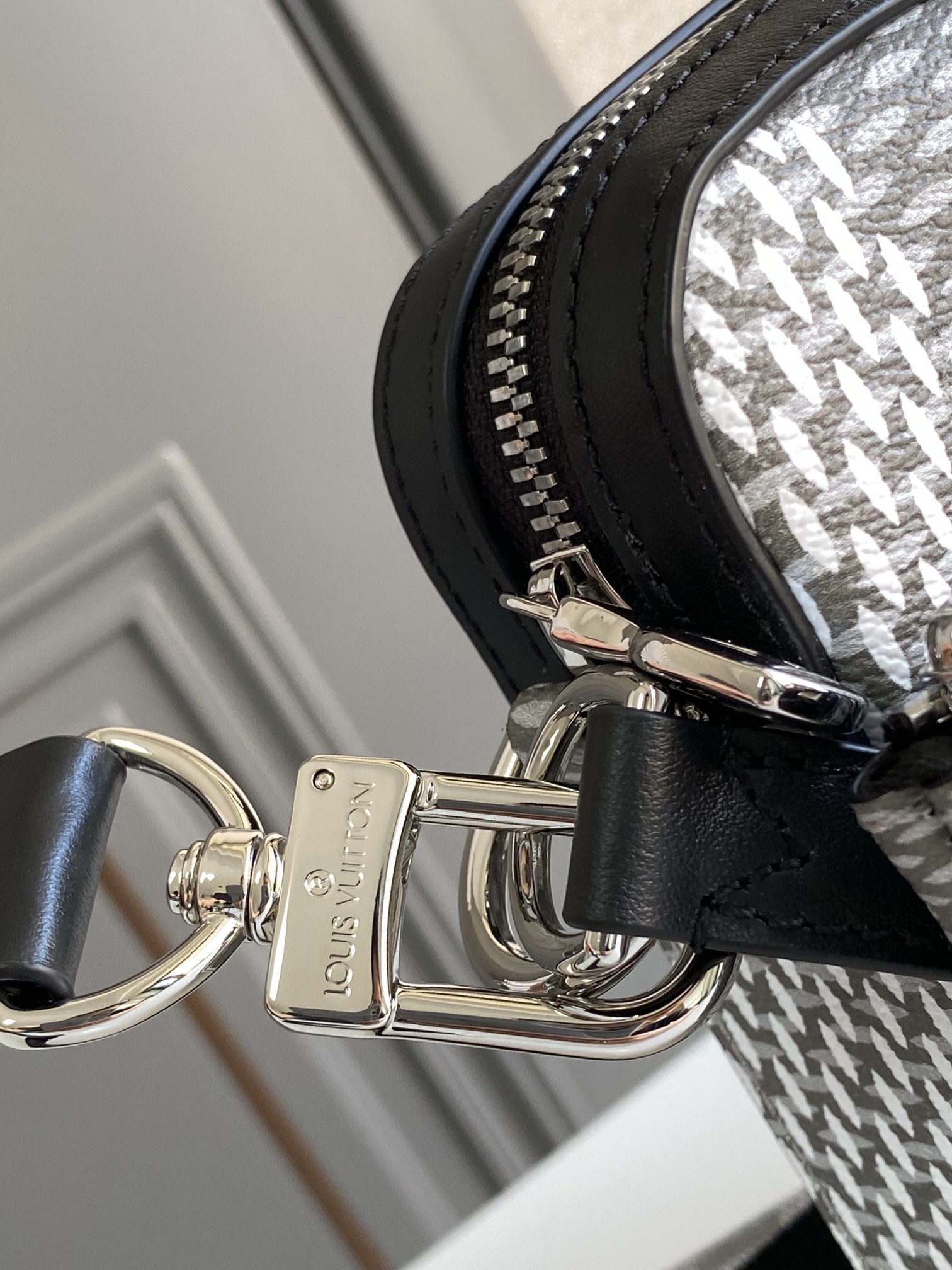 L0vis Vvtt0n Trio Messenger Damier Graphite Plaster For Men, Men’s Bags, Shoulder And Crossbody Bags 9.8in/25cm LV