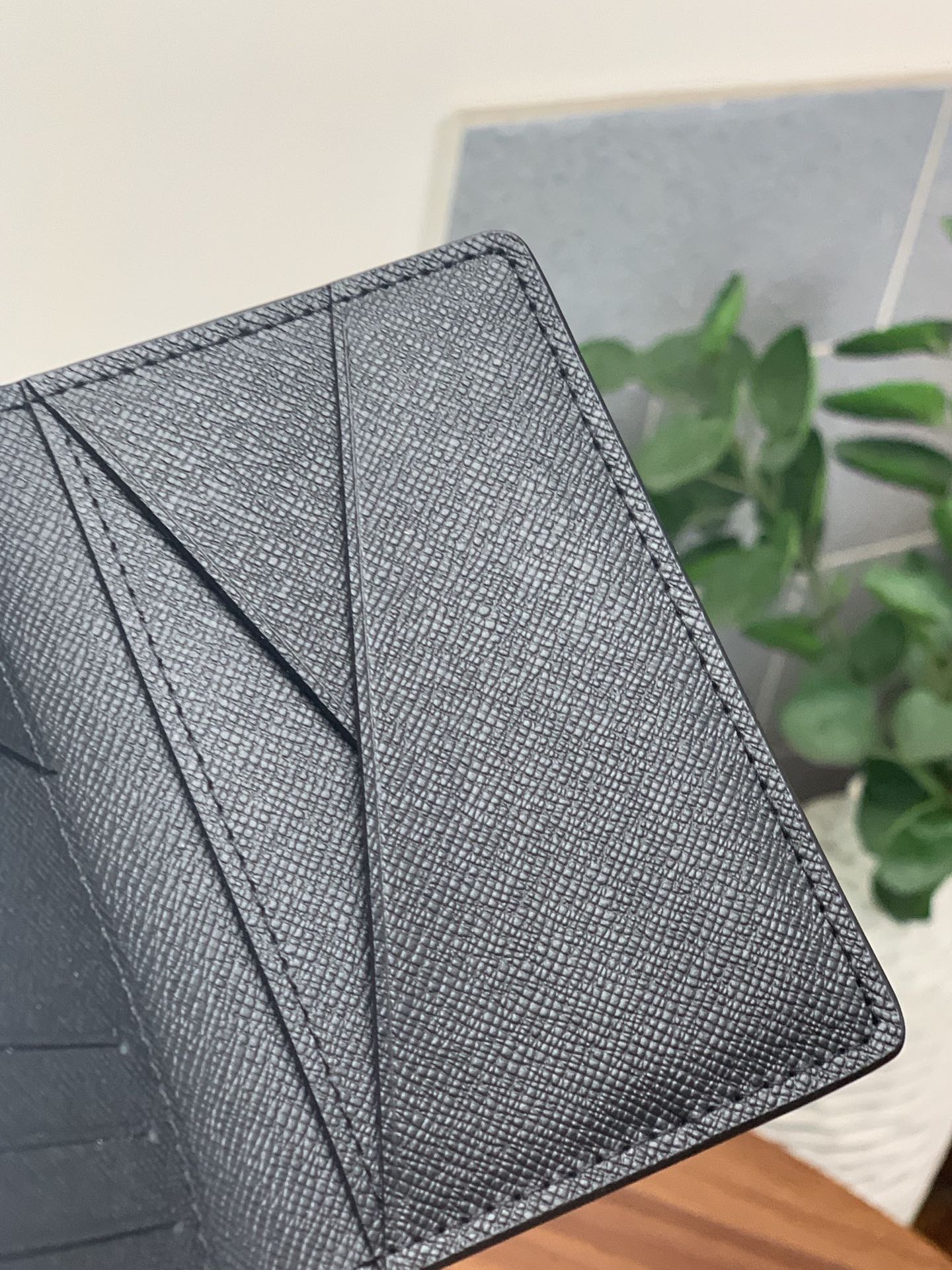 L0vis Vvtt0n Pocket Organiser Taiga Black For Men, Men’s Wallet 4.3in/11cm LV M30283