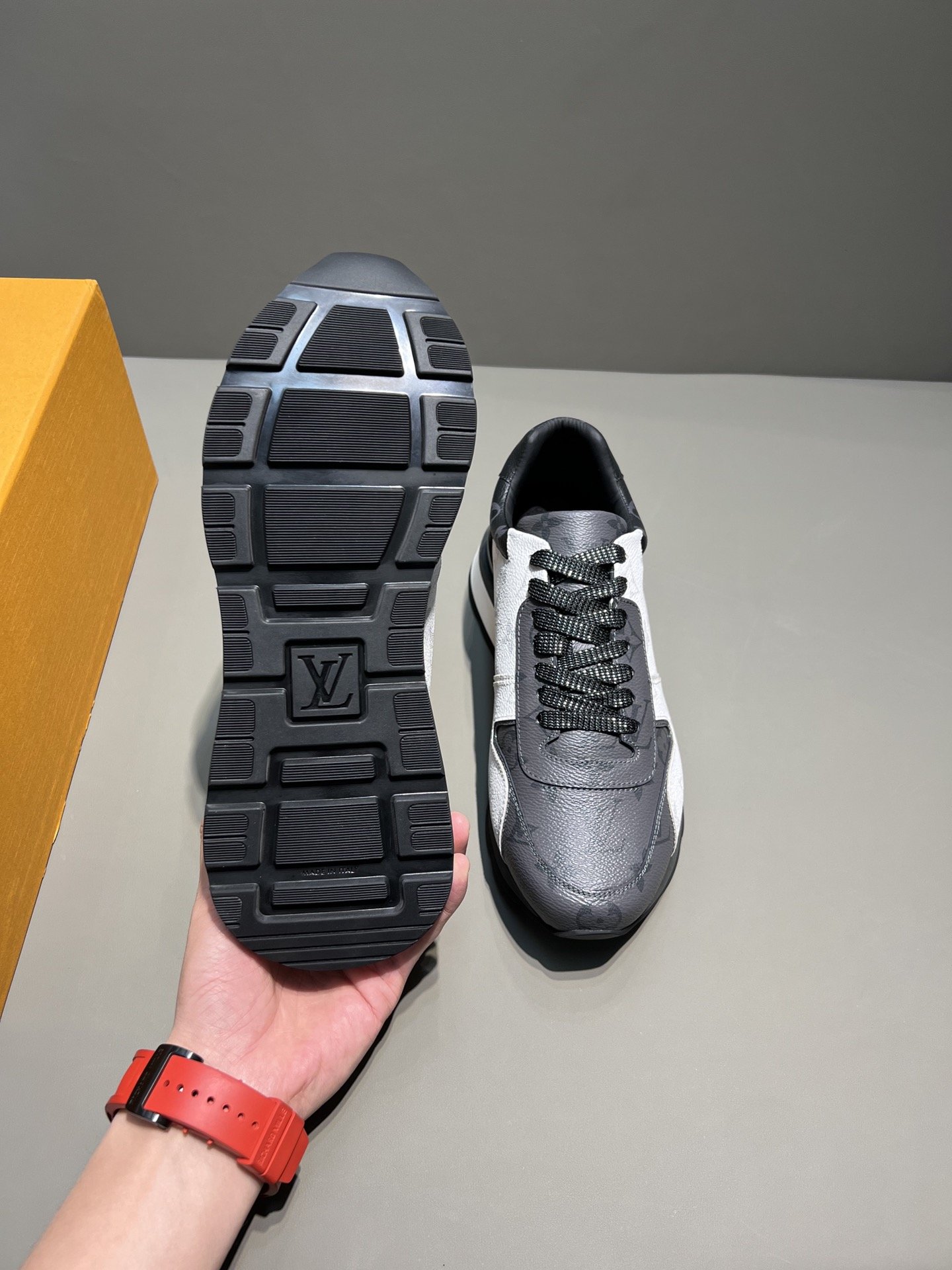 L0vis Vvtt0n Run Away Sneaker Monogram Canvas Black/White/Grey For Men LV