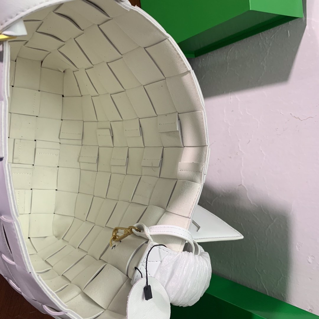 B0tt*ga Ven*ta Shoulder Bag Nappa White, For Women, Women’s Bags 12.9in/33cm