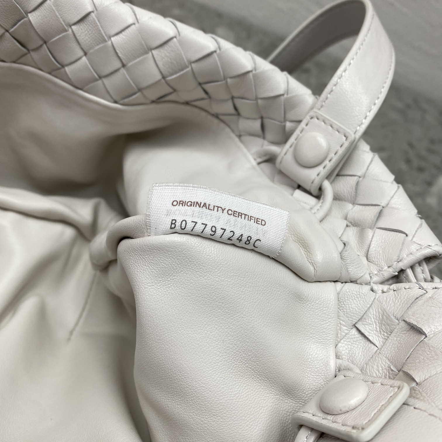 B0tt*ga Ven*ta Shoulder Bag White, For Women, Women’s Bags 10.2in/26cm 651811V08Z19143