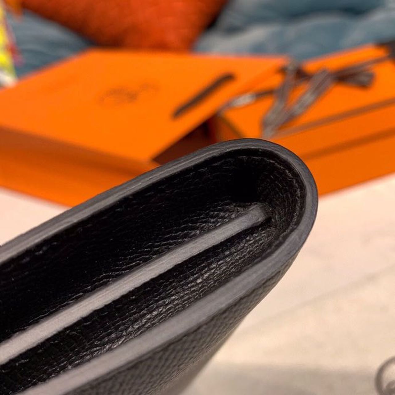 H**me5 Kelly Wallet To Go Woc Black With Gold Toned Hardware Bag For Women 8.2in/21cm