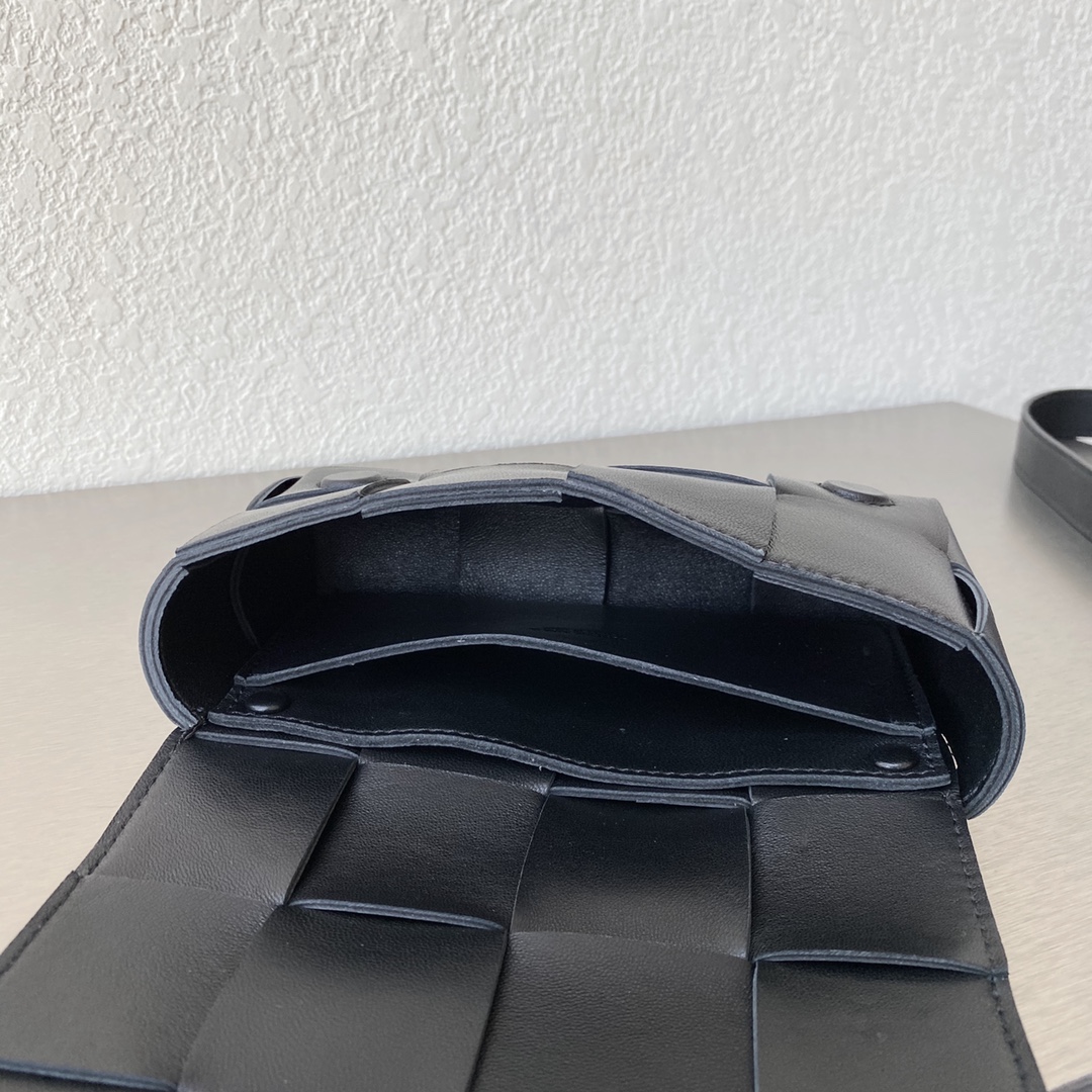 B0tt*ga Ven*ta Belt Cassette Black, For Women, Women’s Bags 7in/18cm 668572VMAY18425