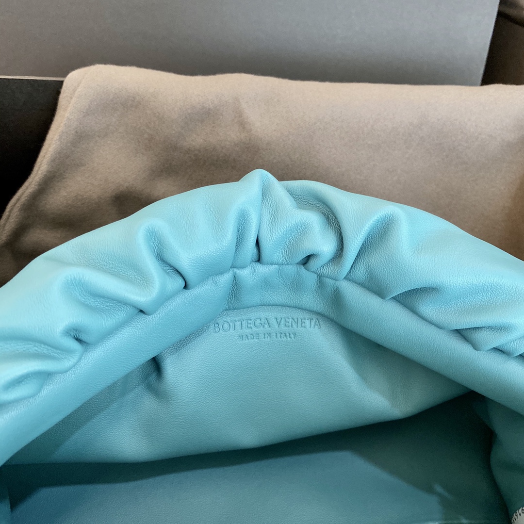 B0tt*ga Ven*ta Chain Pouch Red, For Women, Women’s Bags 12.2in/31cm