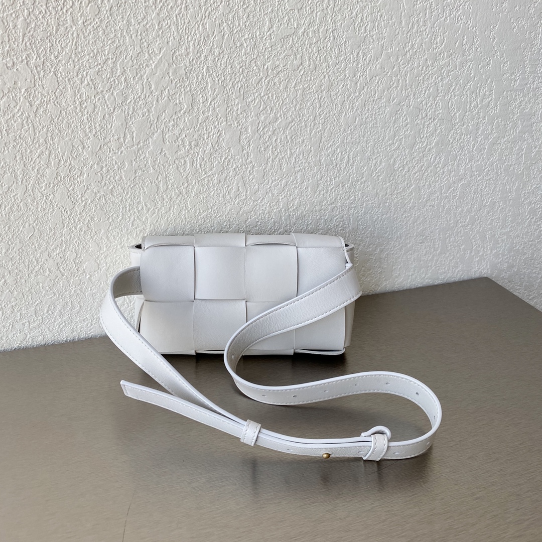B0tt*ga Ven*ta Belt Cassette White, For Women, Women’s Bags 7in/18cm 668572VMAY19009