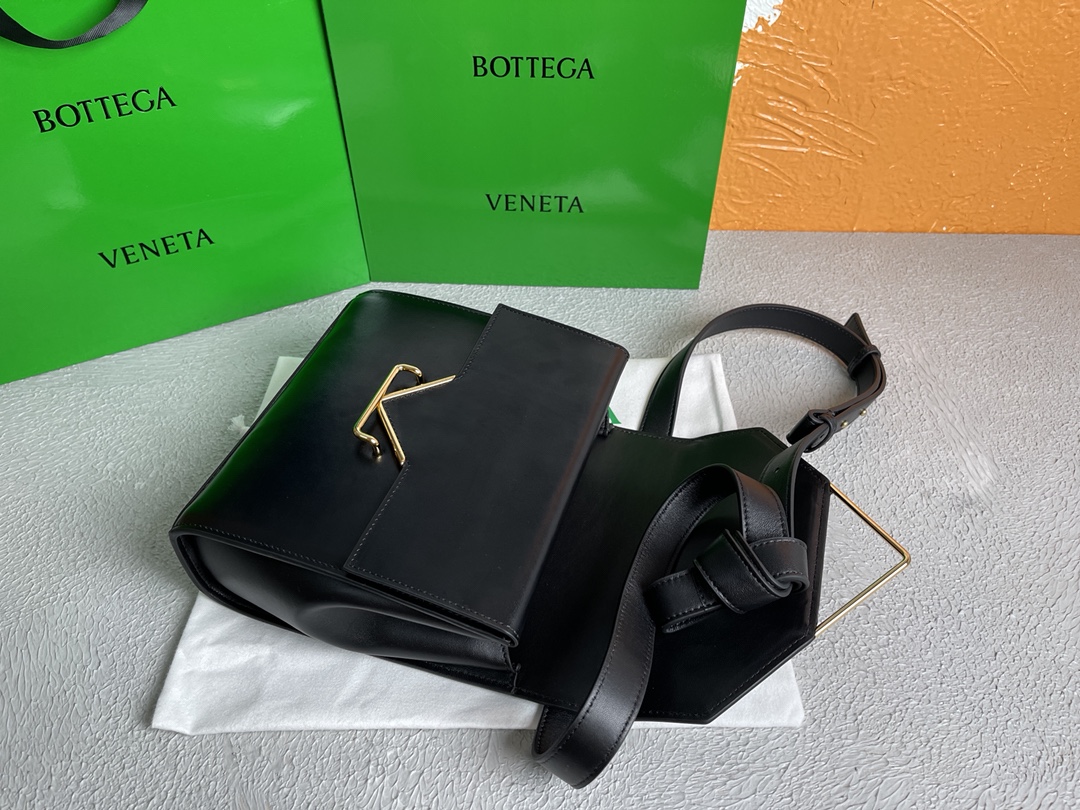 B0tt*ga Ven*ta Clip Bag Black, For Women, Women’s Bags 9in/23cm