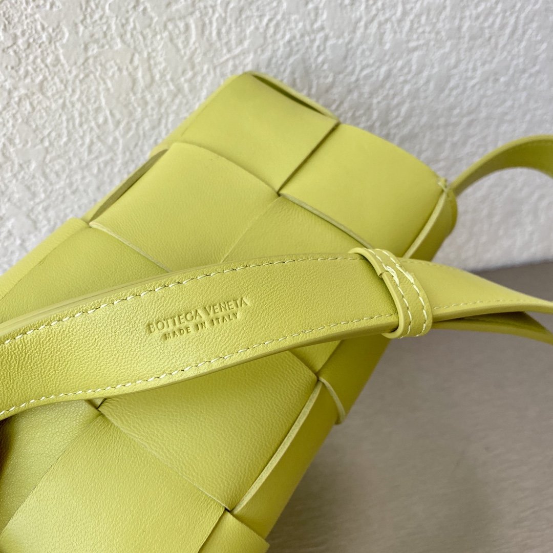 B0tt*ga Ven*ta Belt Cassette Acid Kiwi, For Women, Women’s Bags 7in/18cm 668572VMAY17301