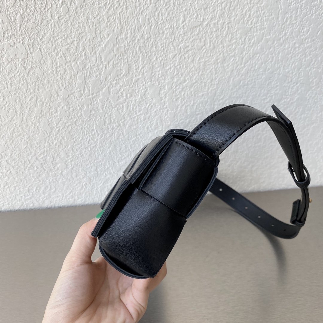 B0tt*ga Ven*ta Belt Cassette Black, For Women, Women’s Bags 7in/18cm 668572VMAY18425