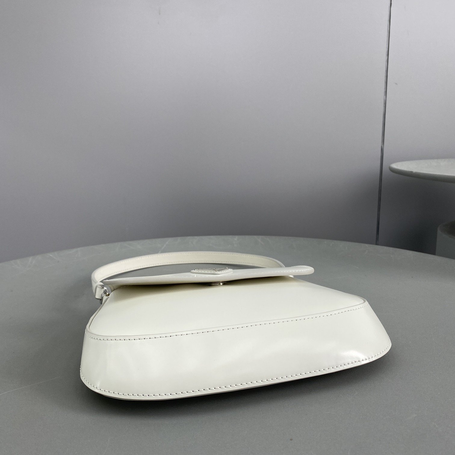 [True-to-ORIGINAL] Pra*a Cleo Brushed Shoulder Bag With Flap White For Women, Women’s Bags 8.6in/22cm 1BD311_ZO6_F0009_V_OOO