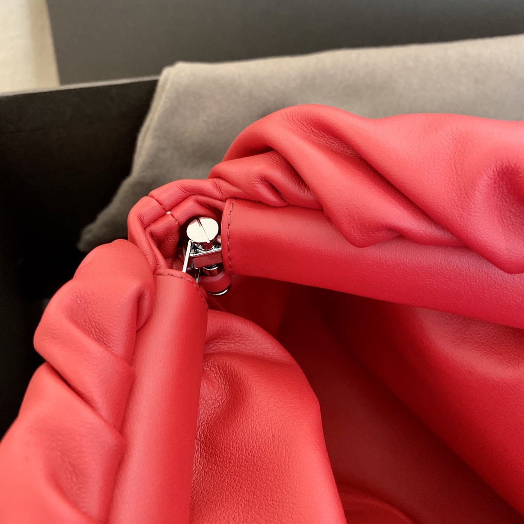 B0tt*ga Ven*ta Chain Pouch Red, For Women, Women’s Bags 12.2in/31cm