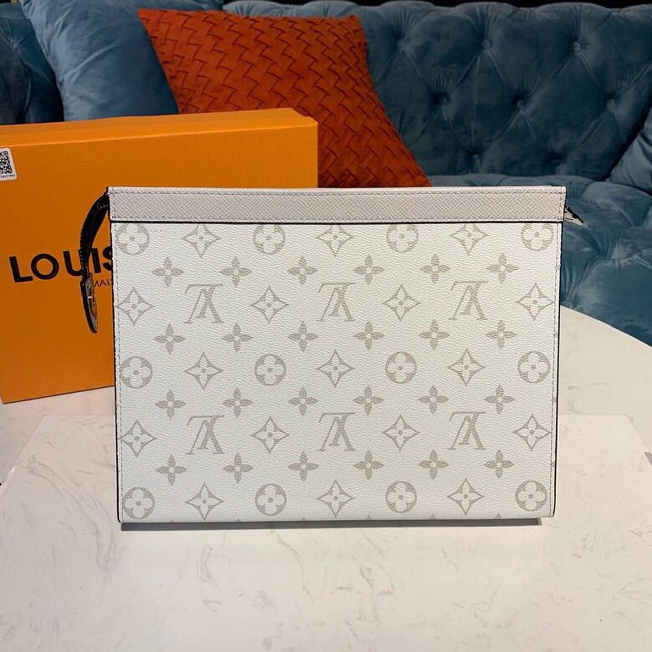 L0vis Vvtt0n Pochette Voyage MM Monogram Eclipse Canvas Silver For Men, Men’s Bags, Travel Bags 10.6in/27cm LV