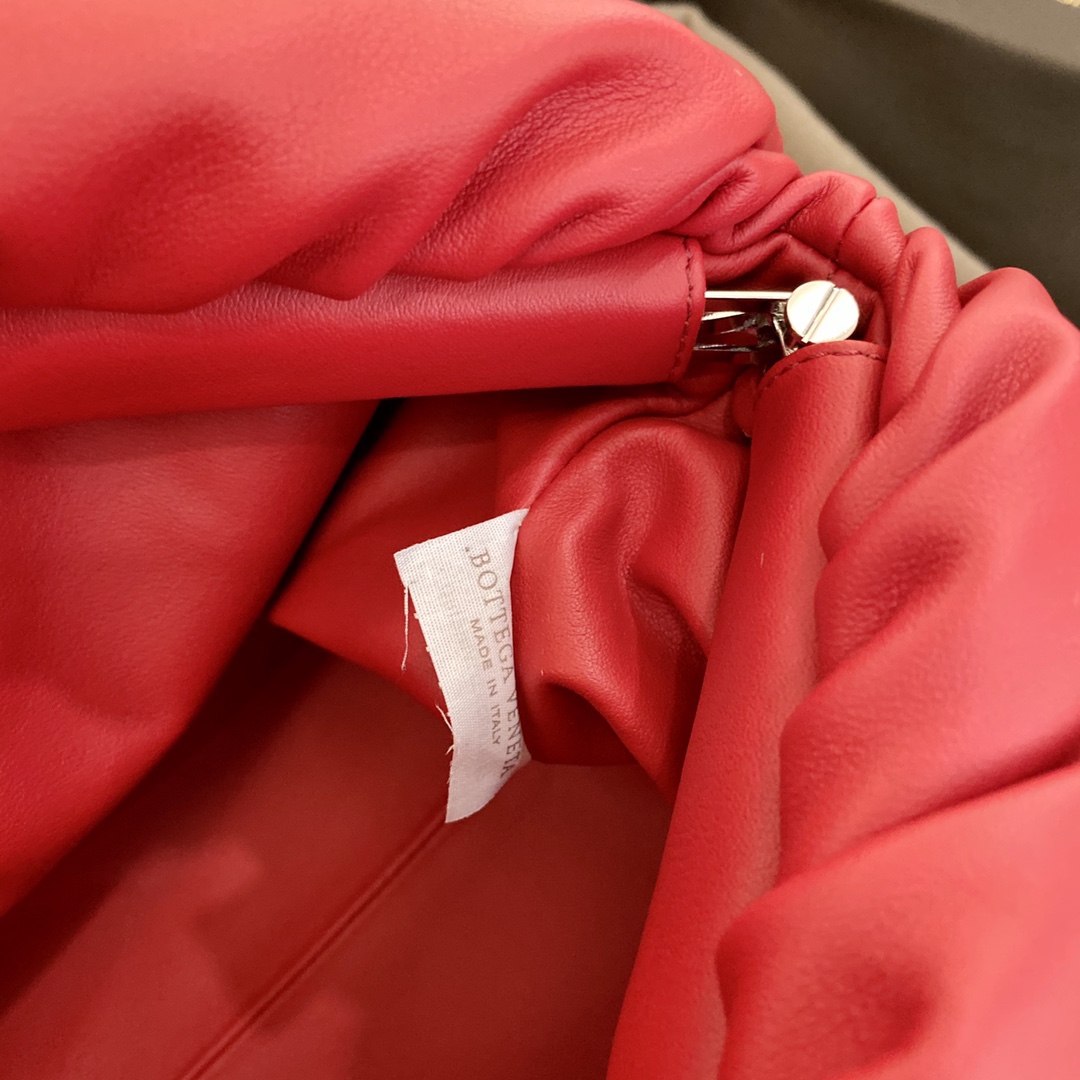 B0tt*ga Ven*ta Chain Pouch Red, For Women, Women’s Bags 12.2in/31cm