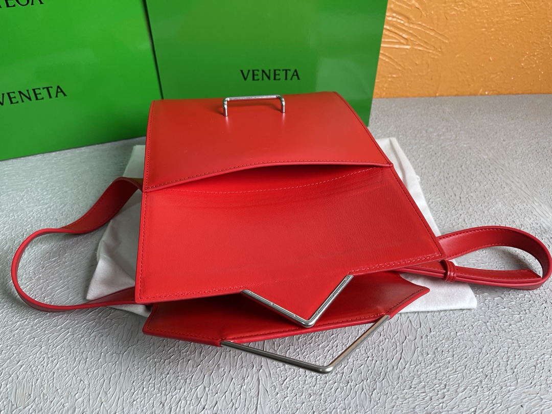 B0tt*ga Ven*ta Clip Bag Red, For Women, Women’s Bags 9in/23cm