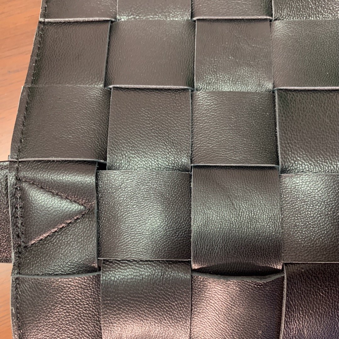 B0tt*ga Ven*ta Shoulder Bag Nappa Black, For Women, Women’s Bags 12.9in/33cm