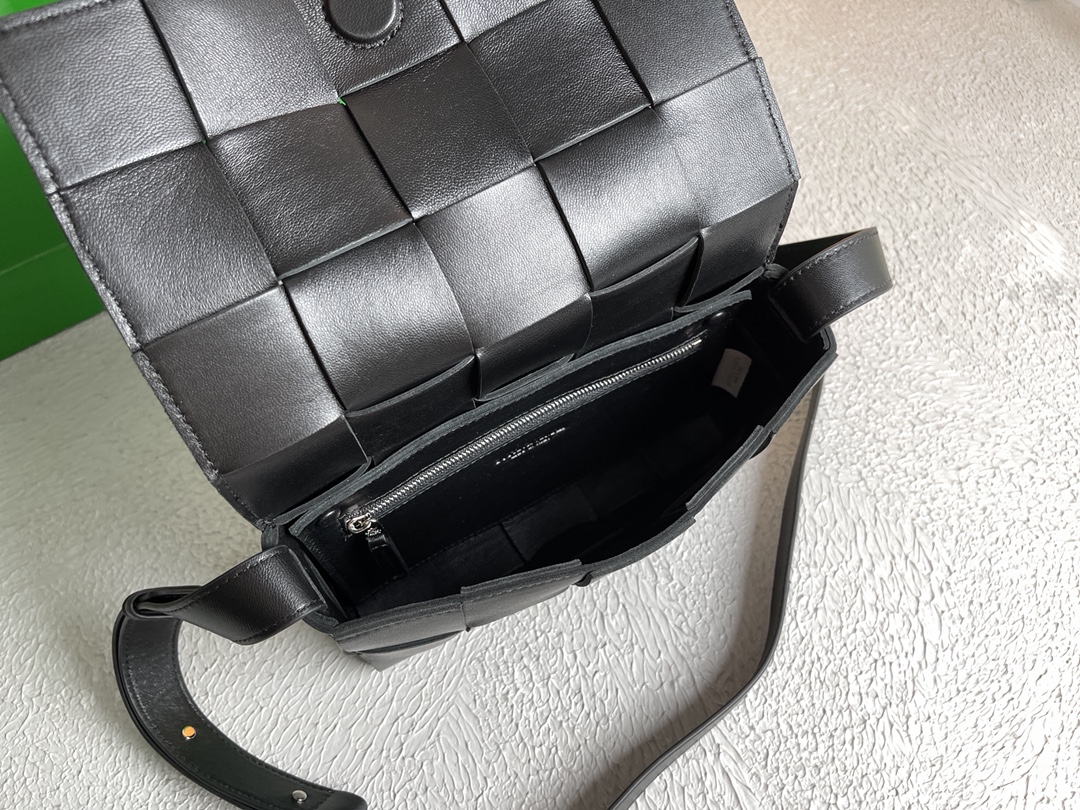 [True-to-ORIGINAL] B0tt*ga Ven*ta Cassette Black For Women 9.1in/23cm 578004VMAY11229