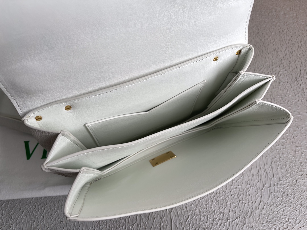 B0tt*ga Ven*ta Mount White, For Women, Women’s Bags 8.3in/21cm 667399V12M09009