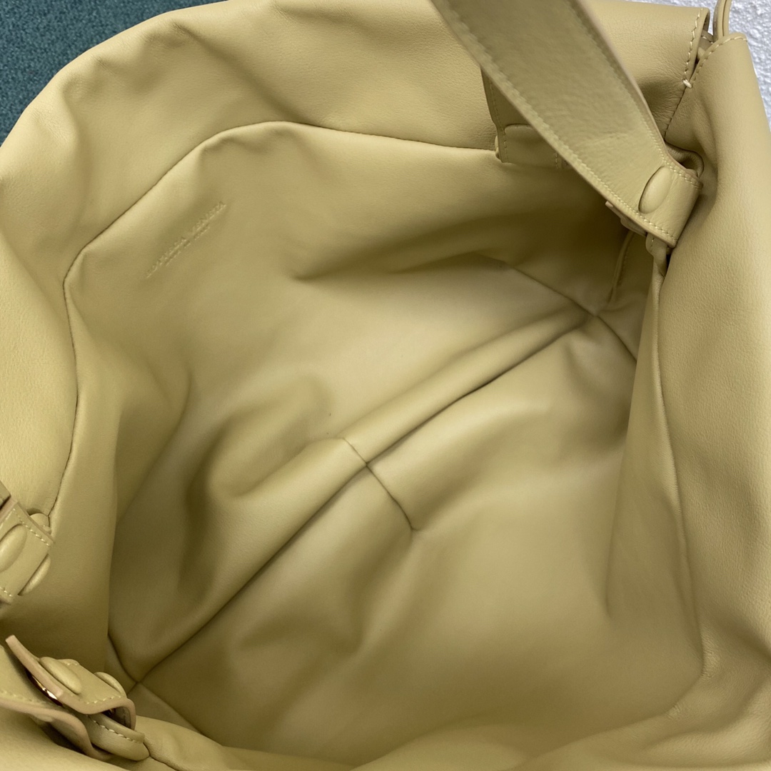 B0tt*ga Ven*ta Medium Pouch Beige, For Women, Women’s Bags 15.7in/40cm