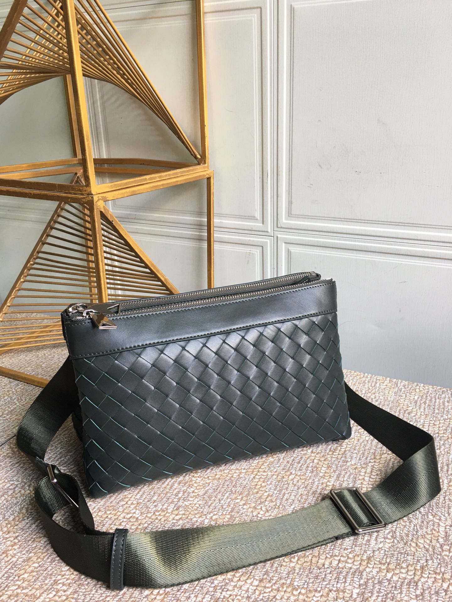 B0tt*ga Ven*ta Classic Intrecciato Green, For Women, Women’s Bags 10.2in/26cm