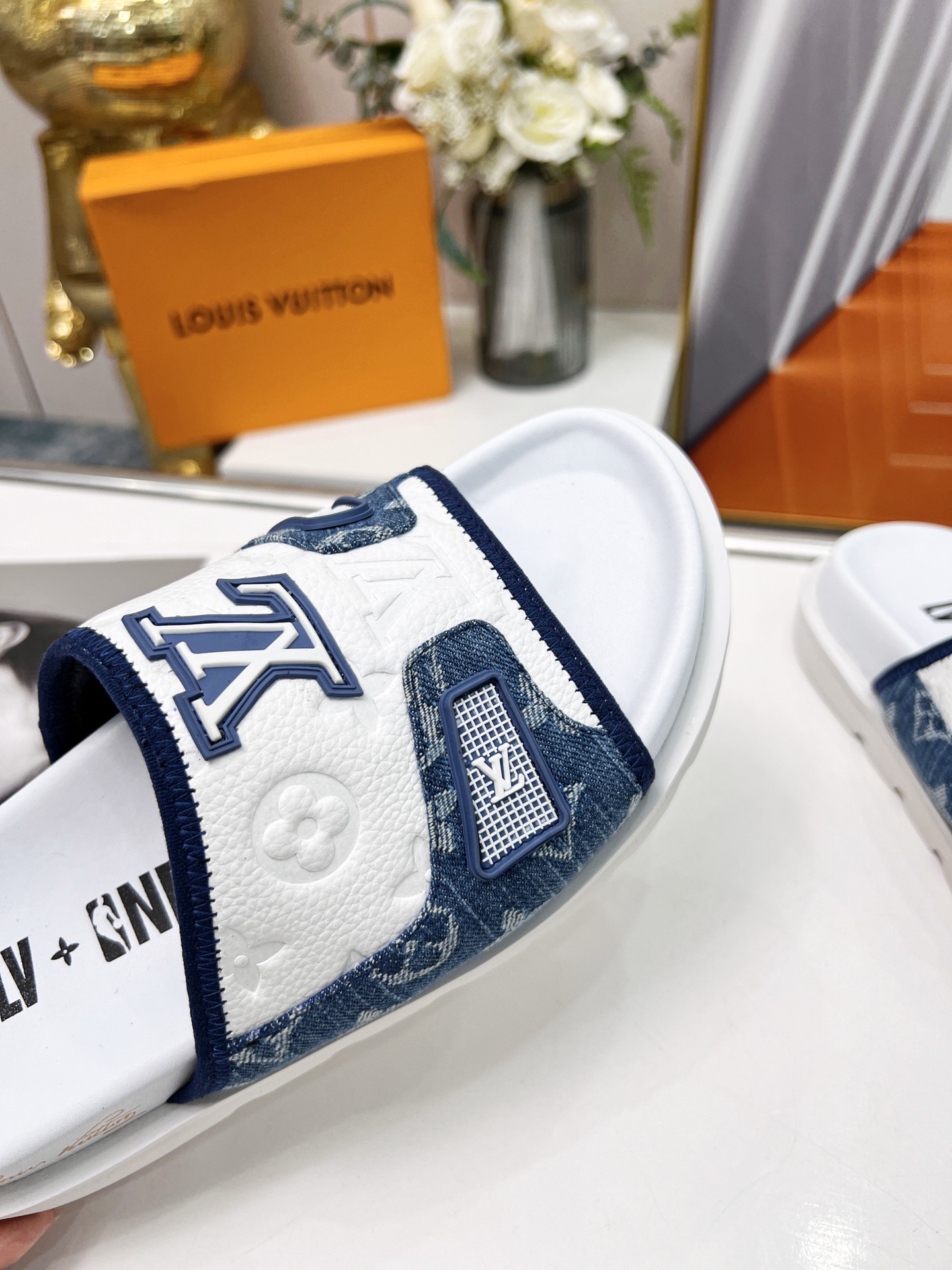 L0vis Vvtt0n Women’s Pool Pillow Comfort Mule Blue For Women LV