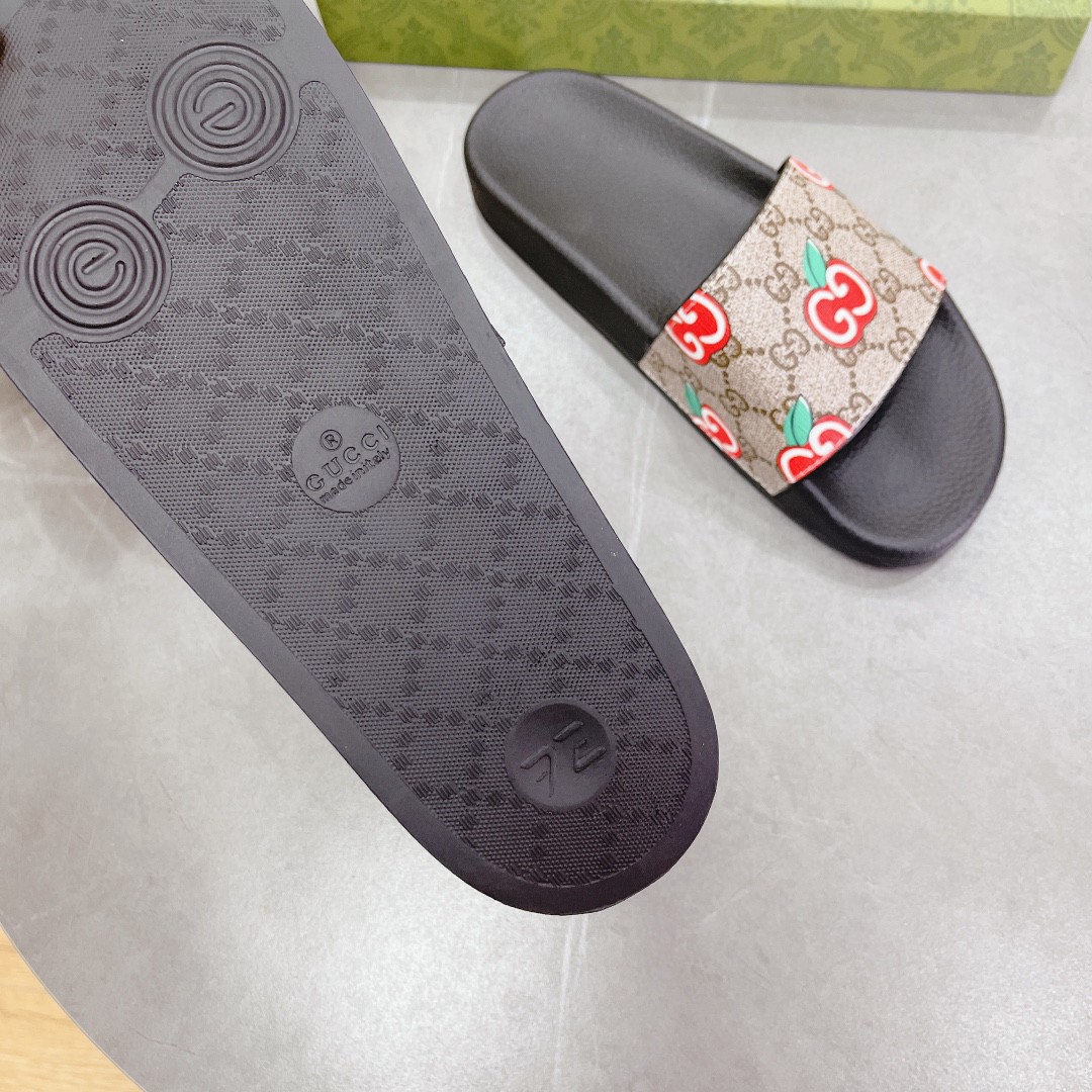 Gvc*1 Women’s Slide Sandal With GG Apple Black For Women 407345