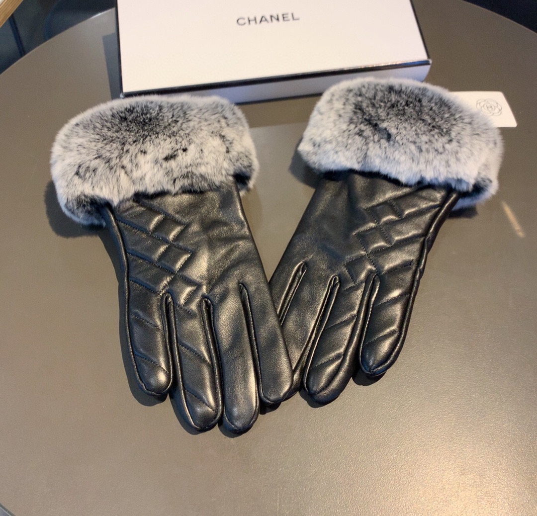 Ch**el Gloves In Black