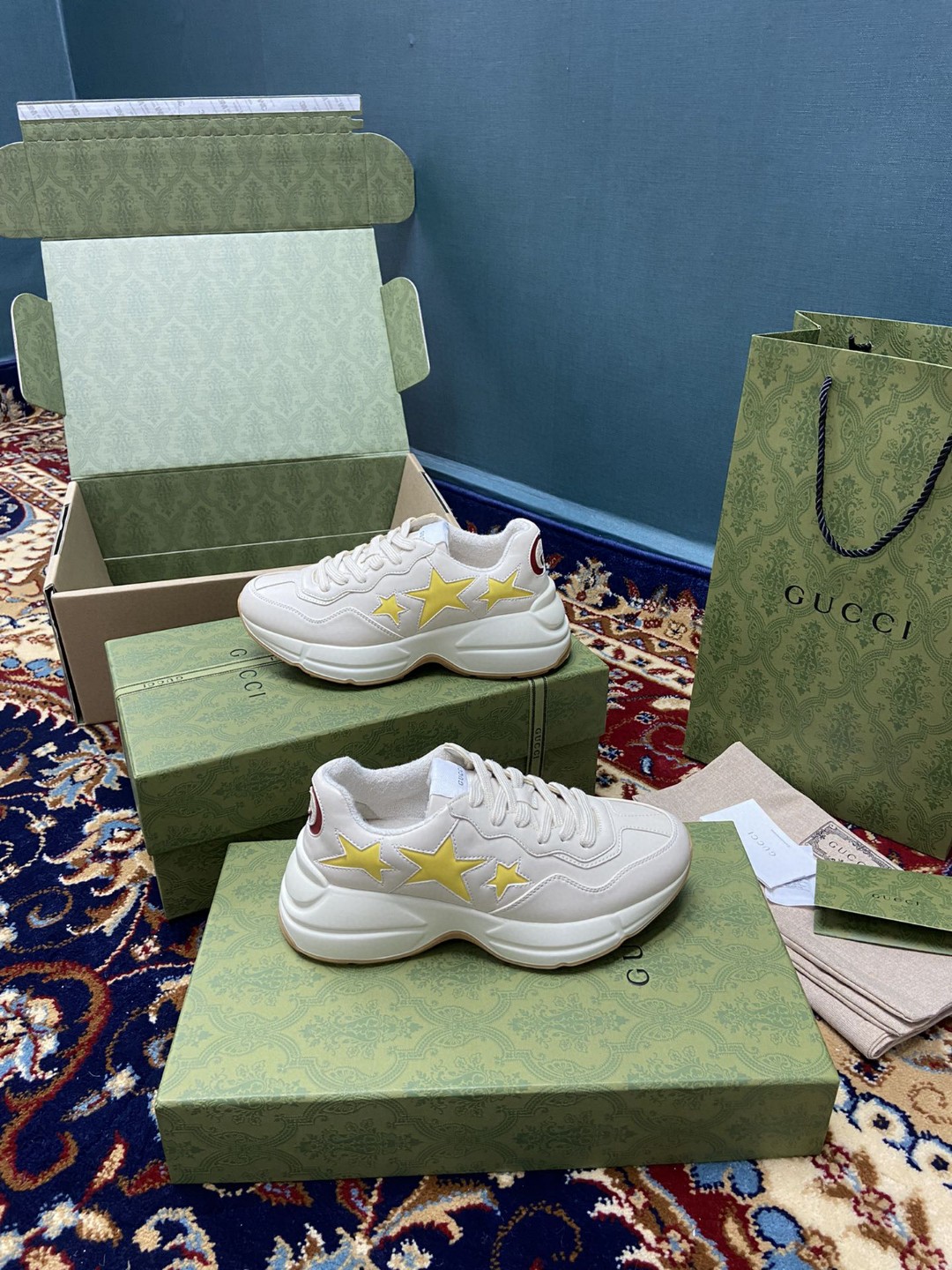 Gvc*1 Men’s Rhyton Sneaker With Stars White For Men 660938 2SH10 9560