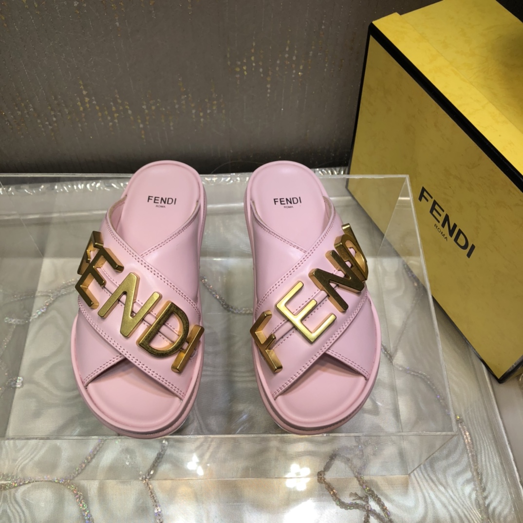 F**di F**digraphy Pink Slides For Women 8X8289AI1RF1H1M