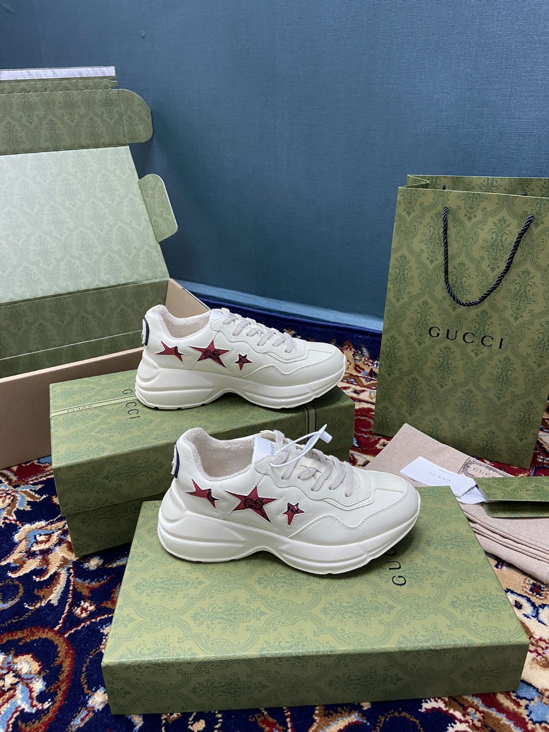 Gvc*1 Rhyton Sneaker With Red Stars White Ivory For Men 664961 2SHC0 9560