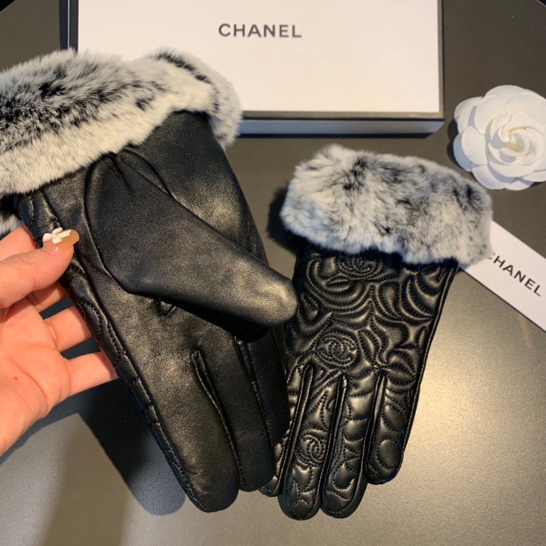 Ch**el Gloves In Black