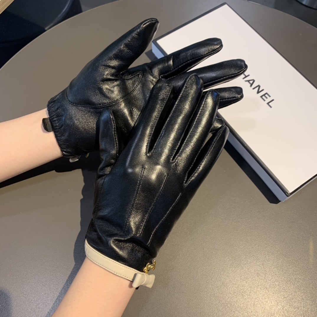 Ch**el Gloves In Black