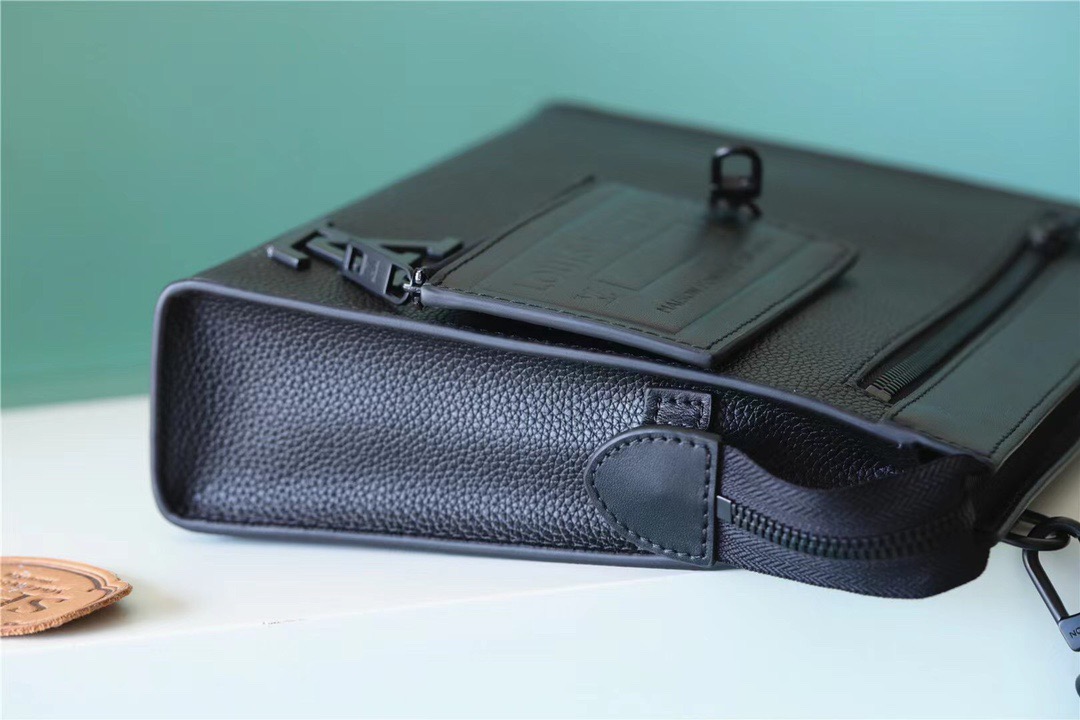 L0vis Vvtt0n Messenger Voyage Aerogram Black For Men, Men’s Bags, Shoulder And Crossbody Bags 11in/28cm LV M59329