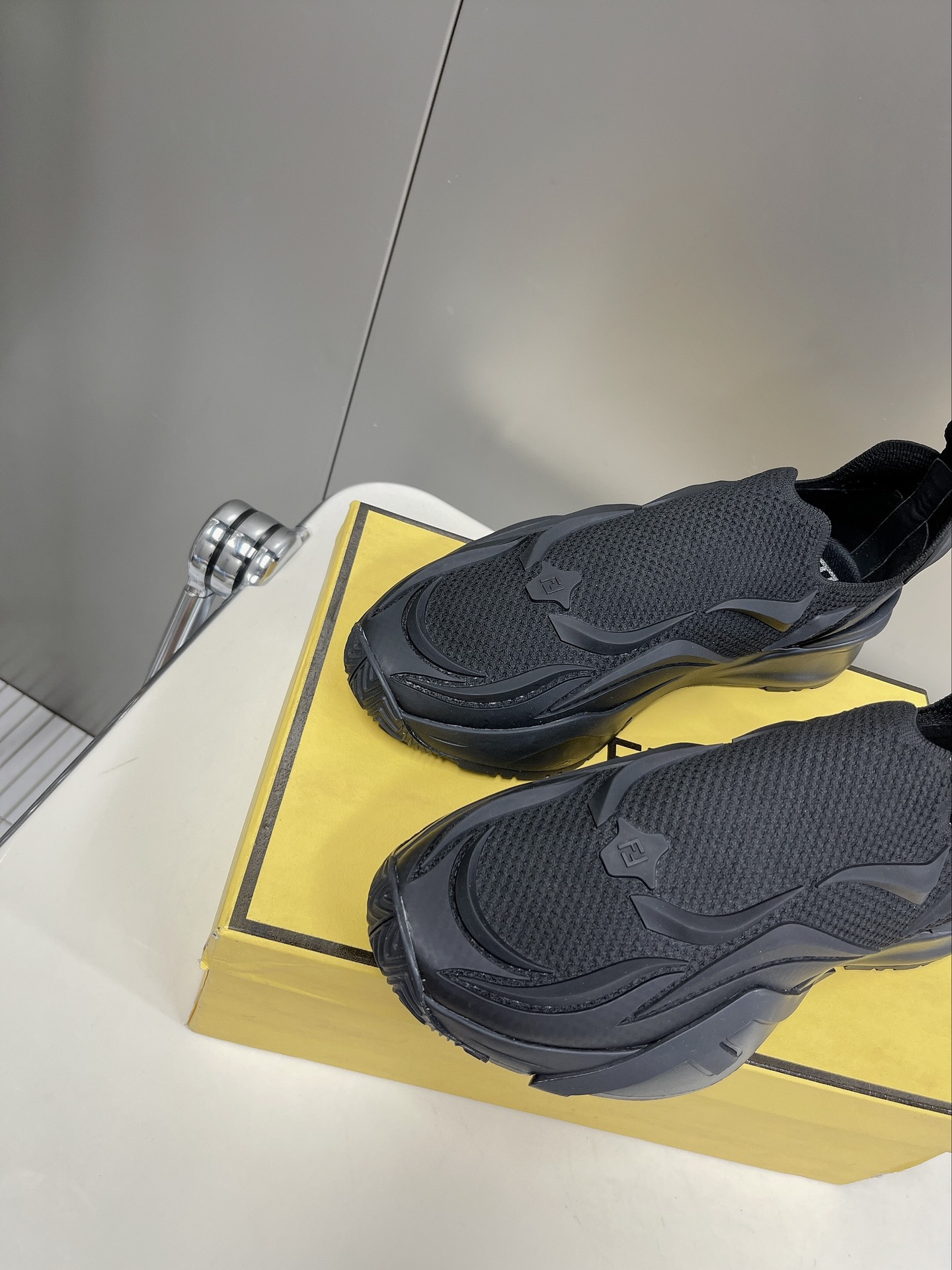 F**di Low Trainers Sneakers Black For Women 23214332