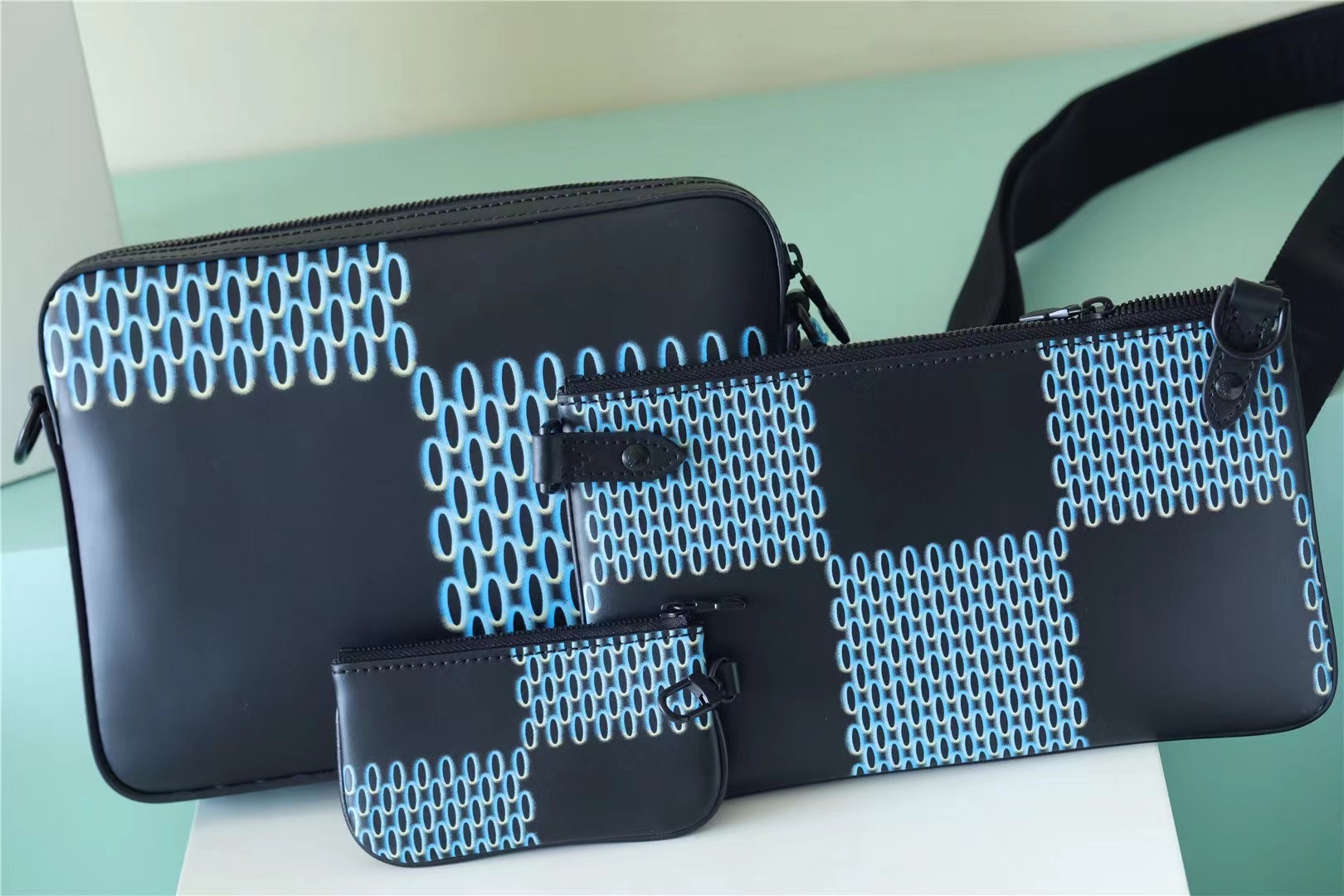 L0vis Vvtt0n Trio Messenger Damier Spray Blue For Men, Men’s Bags, Shoulder And Crossbody Bags 9.5in/25cm LV