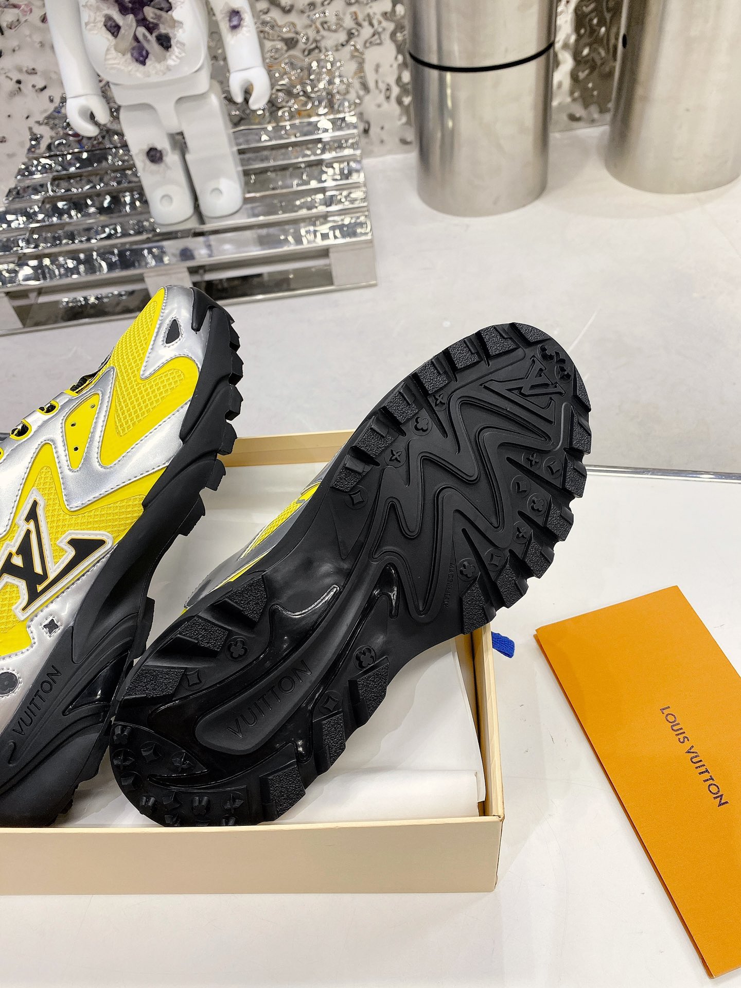 L0vis Vvtt0n Men’s LV Runner Tatic Sneaker Yellow For Men LV